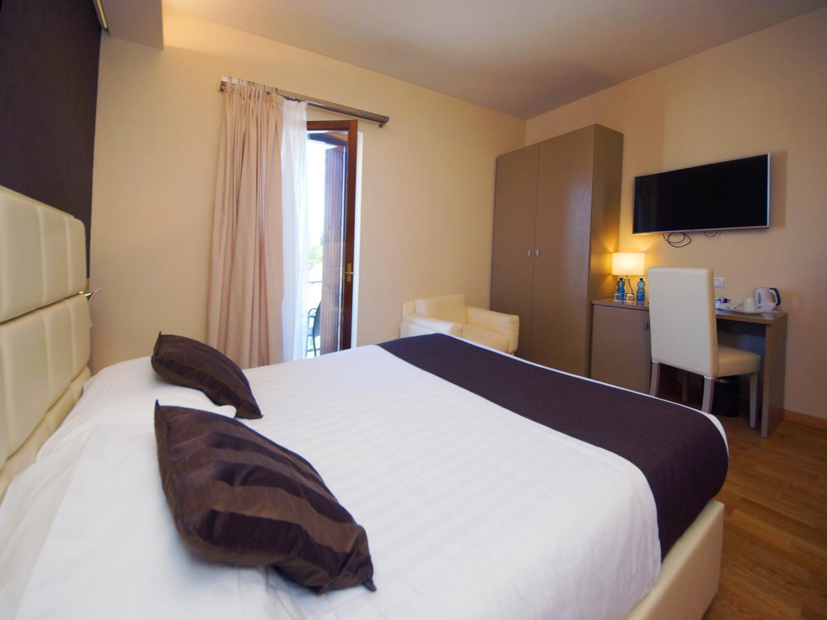 Hotel Dori Peschiera del Garda Luaran gambar